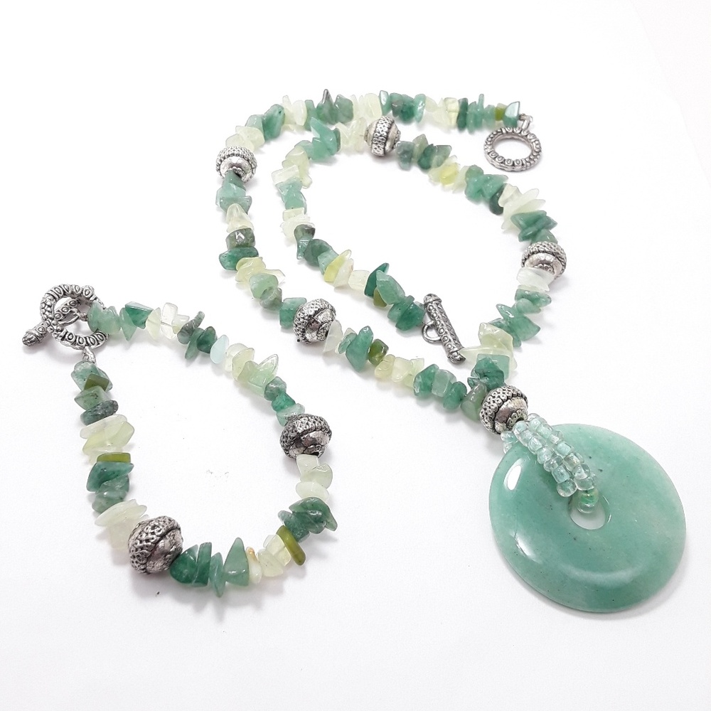 Jade stone chip Pendant Necklace and Bracelet Set